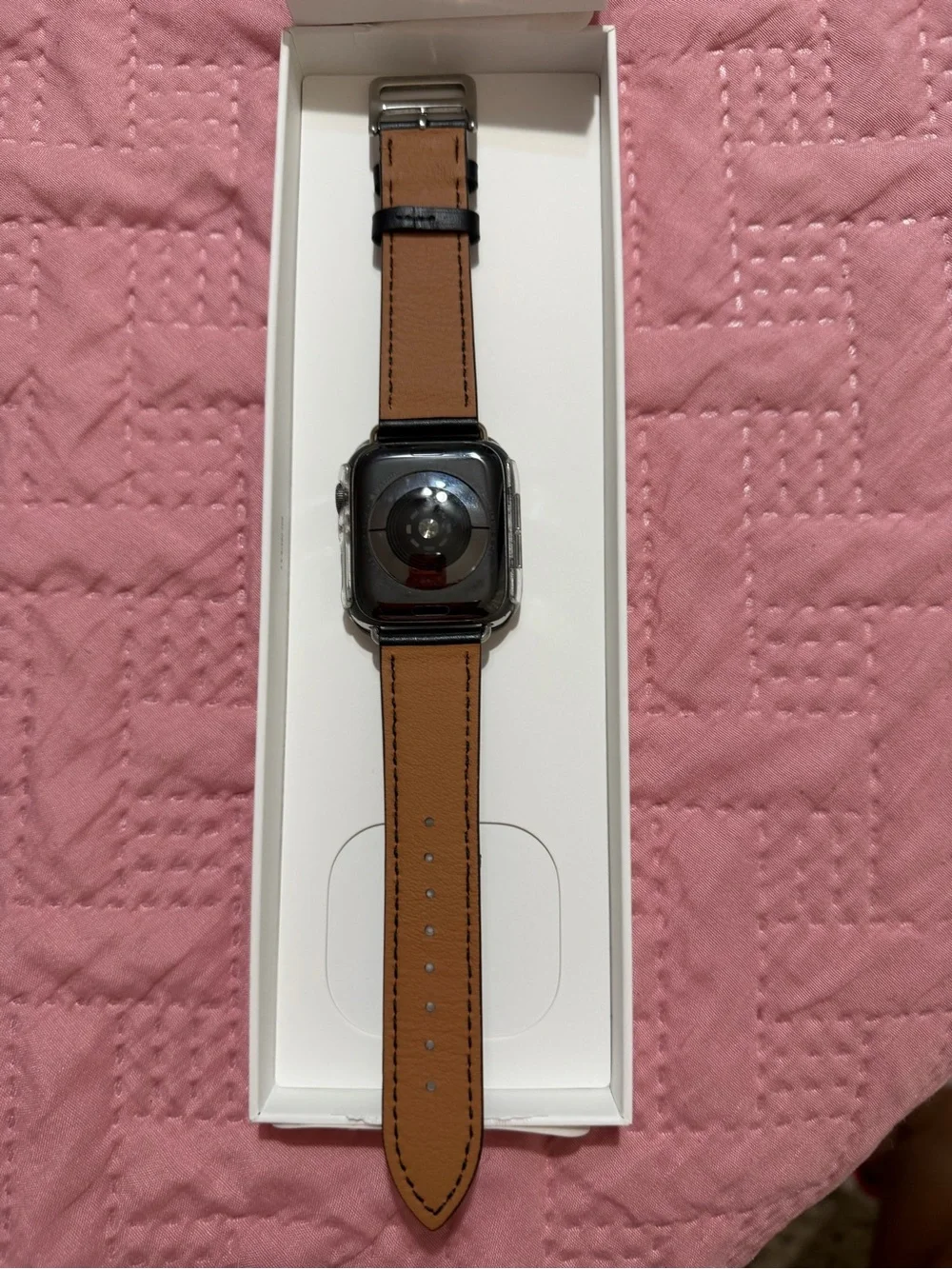 Apple Watch Series 4 44mm + Black Band